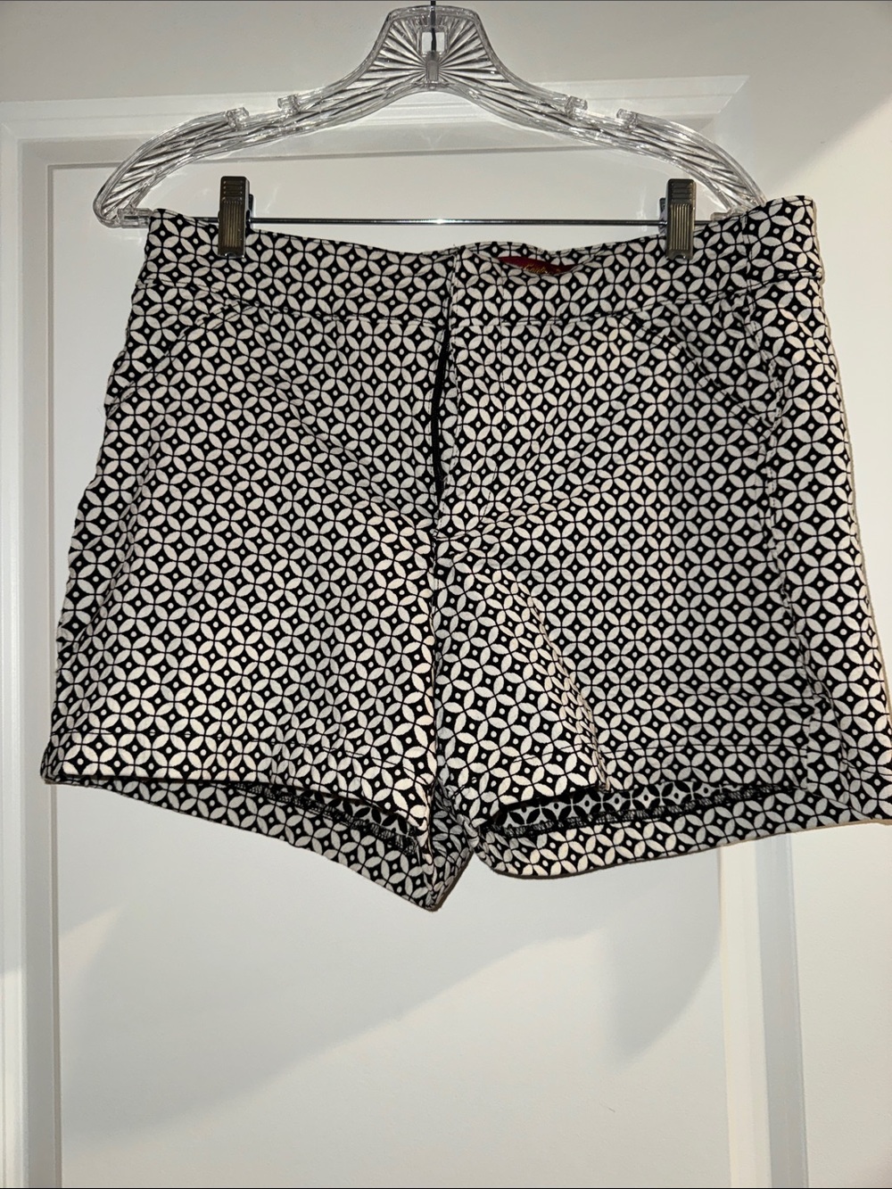 one 5 one Black & White Geometric  Shorts Sz 16 in EUC